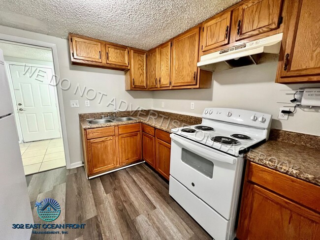 Building Photo - Adorable, fully renovated 3 bedroom / 1 ba...