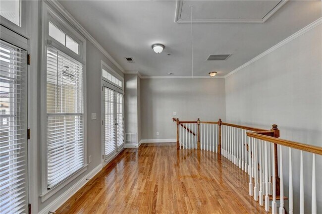 Building Photo - 813 Clifton Heights Ln NE