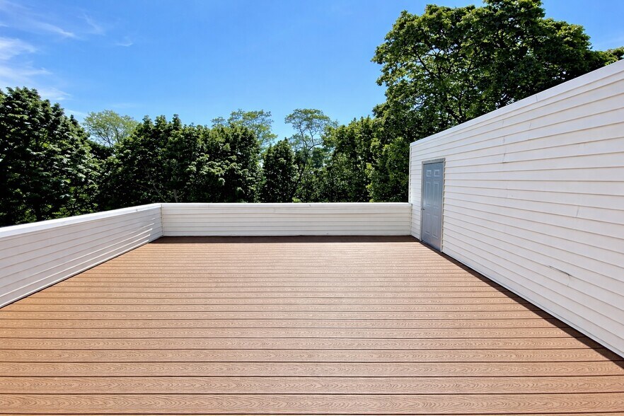 Private Balcony - 208 Rawson Rd