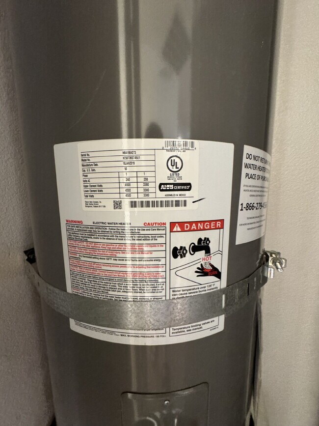 Building Photo - A Cozy 2 bed/ 2 bath home in the heart of Yuma!