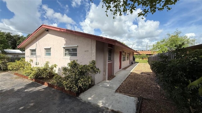 Primary Photo - 4235 SW 62nd Ave