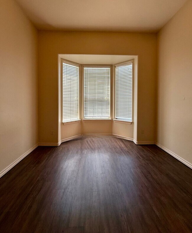 Building Photo - Beautiful Home in Moore - 3 Bed, 2 Bath, P...