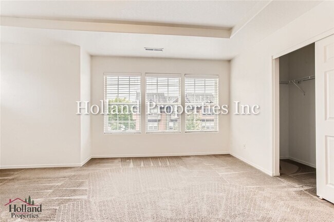 Building Photo - 3594 SE Ironwood Ave