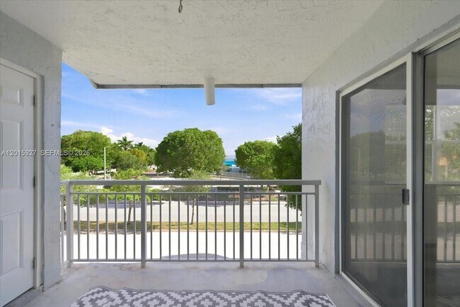 Building Photo - 8660 SW 212th St