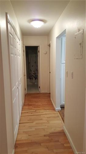 Building Photo - 7 E Lawrence Park Dr E