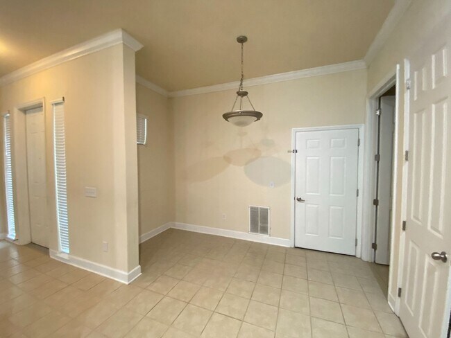 Building Photo - Spacious 3/3.5 Condo with Garage in Fleming Island