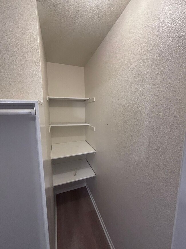 Building Photo - ANDX PROPS, LLC  4 (3411 Dunliegh Dr)