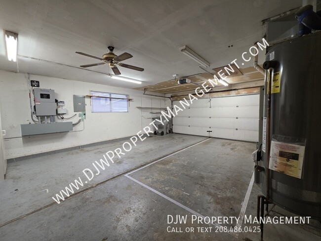 Building Photo - 9144 W Dalton Pl