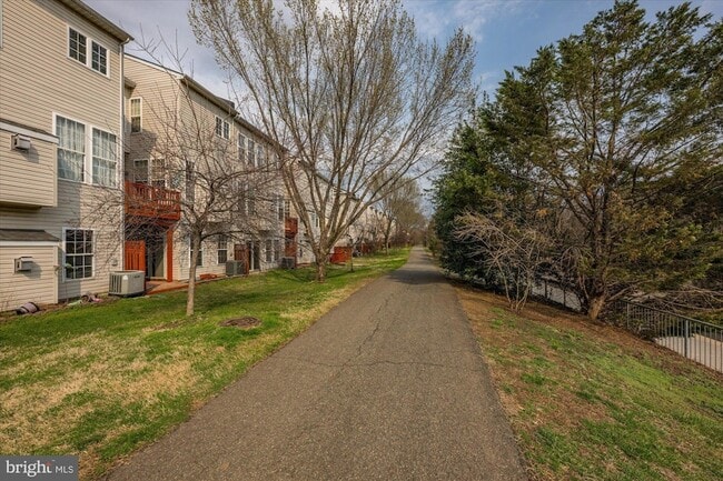 Building Photo - 5076 Grimm Dr