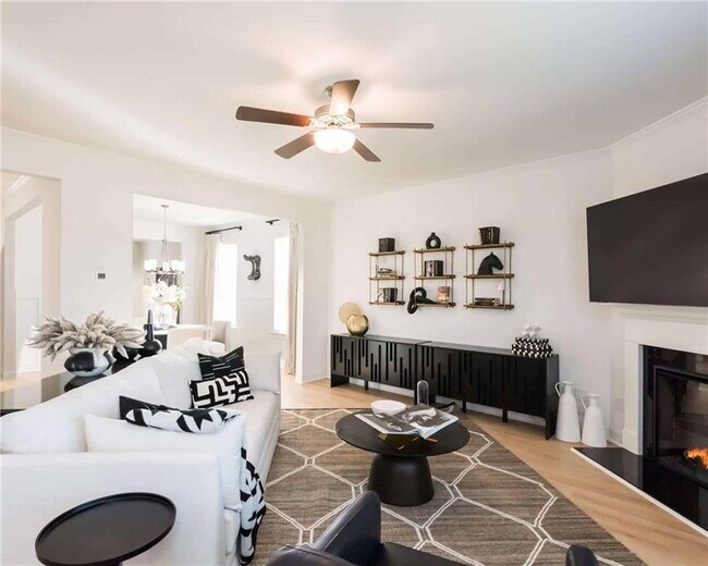 Building Photo - 7313 Yewtree Dr