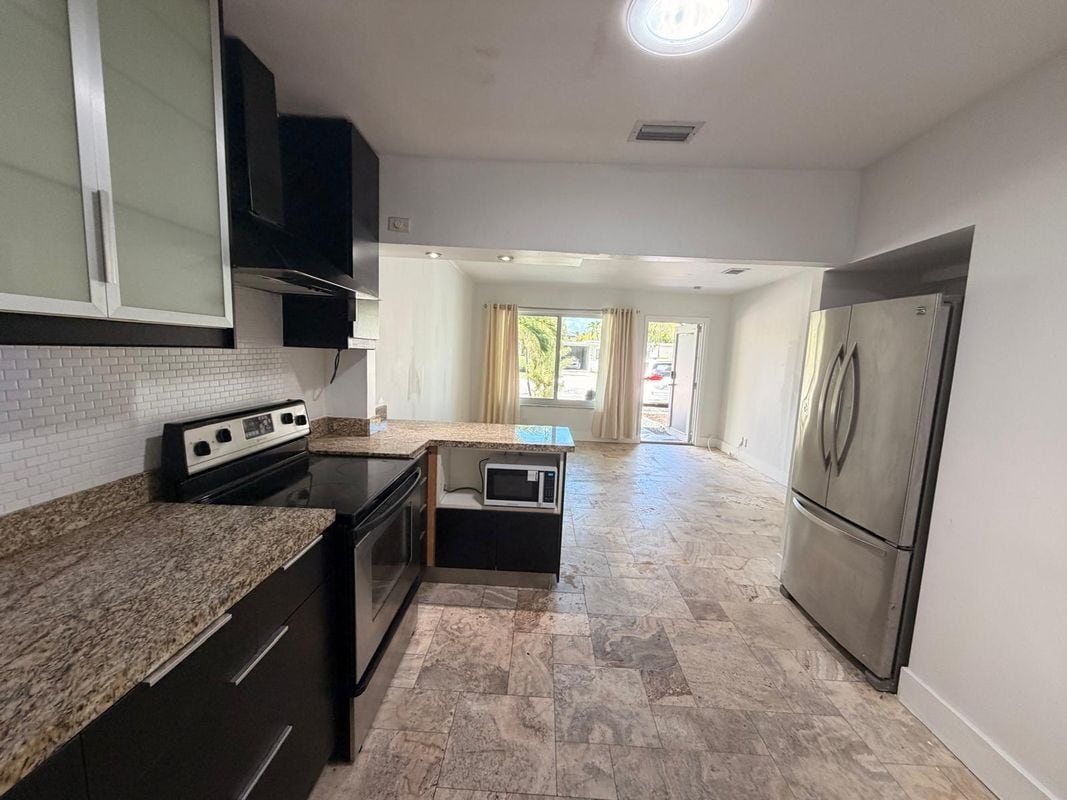 Building Photo - 1618 NE 33rd St