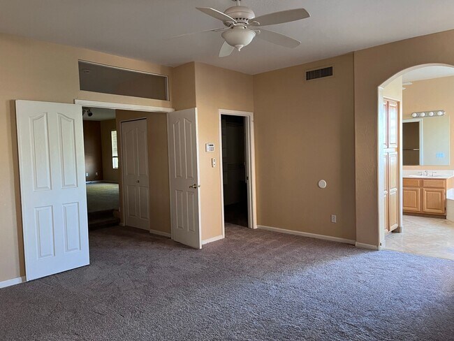 Building Photo - 4746 W Carla Vista Dr