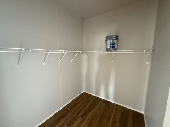 Building Photo - 492 Driftwood Dr