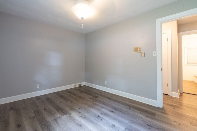 Building Photo - MOVE IN READY 4 Bedroom in Western Branch!