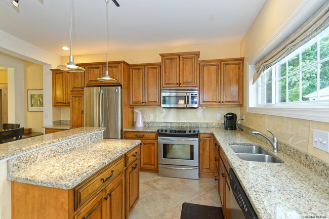Building Photo - 108 Valley Pointe Dr