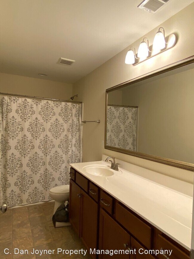 Building Photo - 4 br, 2.5 bath House - 348 Slate Drive