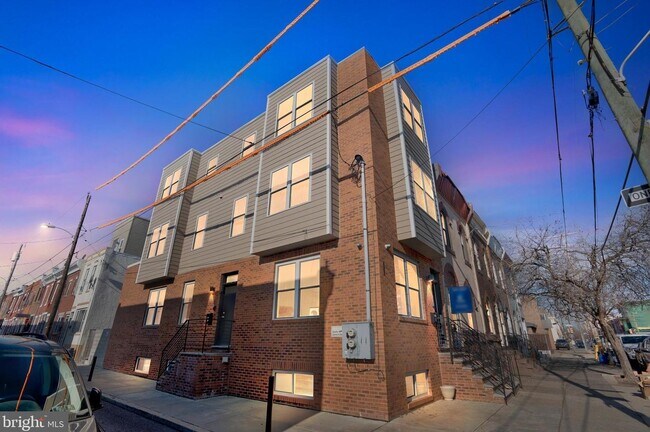 Primary Photo - 2126 S 4th St
