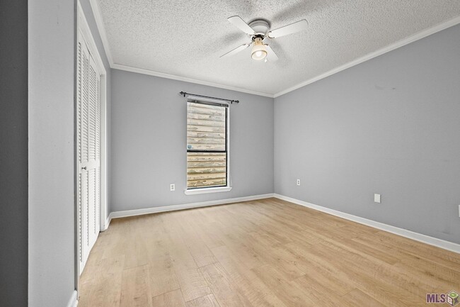 Building Photo - 5952 Fort Clarke Dr N