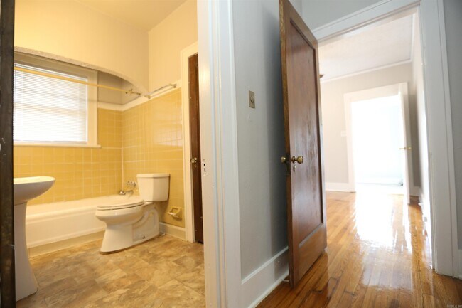 Building Photo - 3430 N Cypress St
