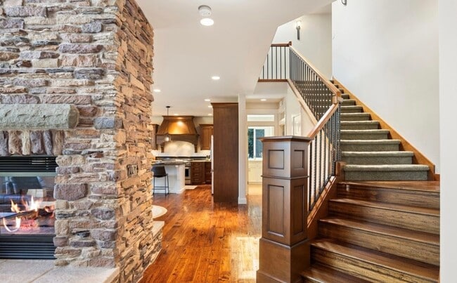 Building Photo - Beautiful Home in Semiahmoo!