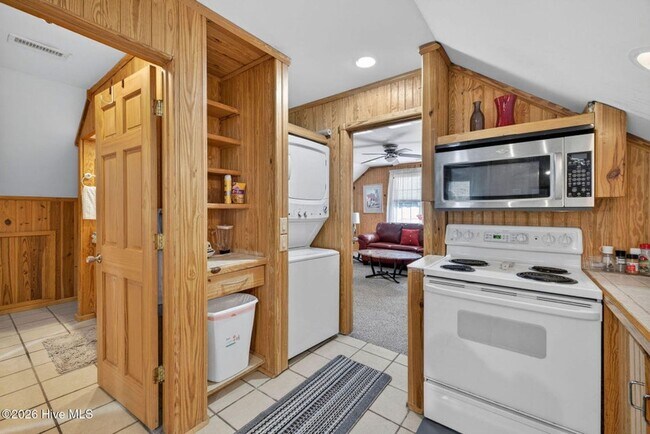 Building Photo - UNIQUE FURNISHED APARTMENTS WITH CUSTOM WOODWORK