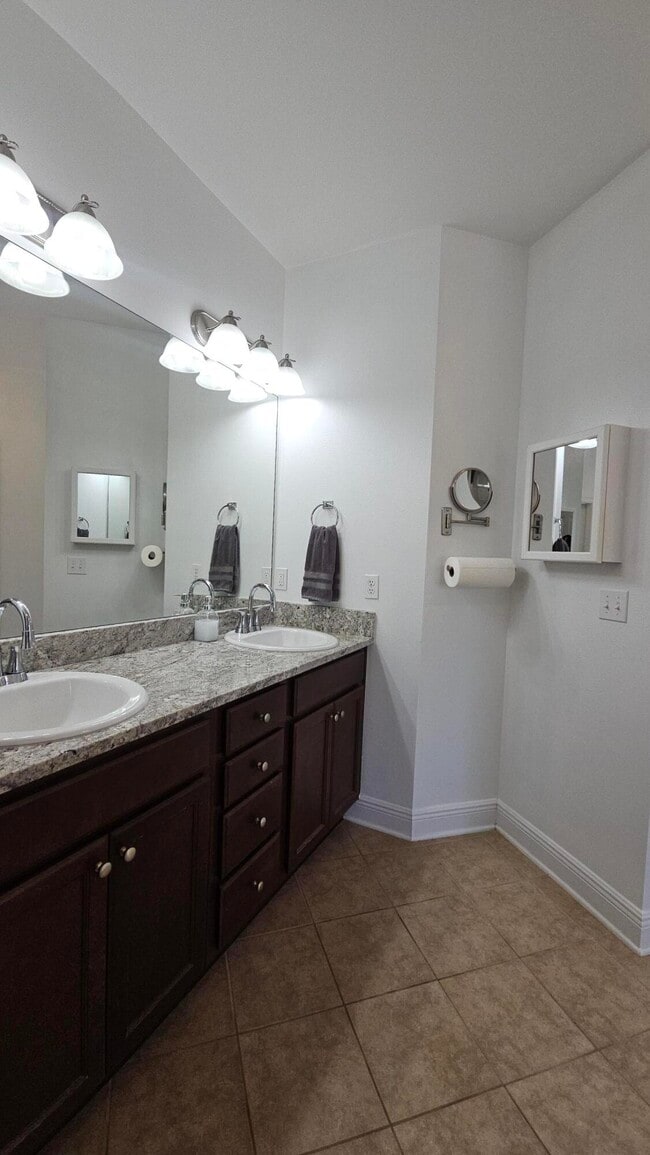Building Photo - 92 Mozart Ln