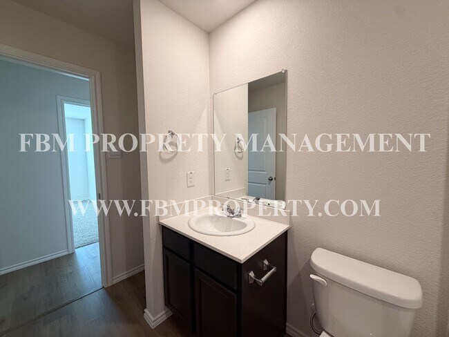 Building Photo - 369 Thoroughbred St