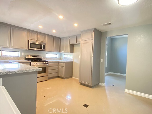 Building Photo - 964 Summitridge Dr