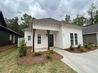 Building Photo - 872 Village Dr