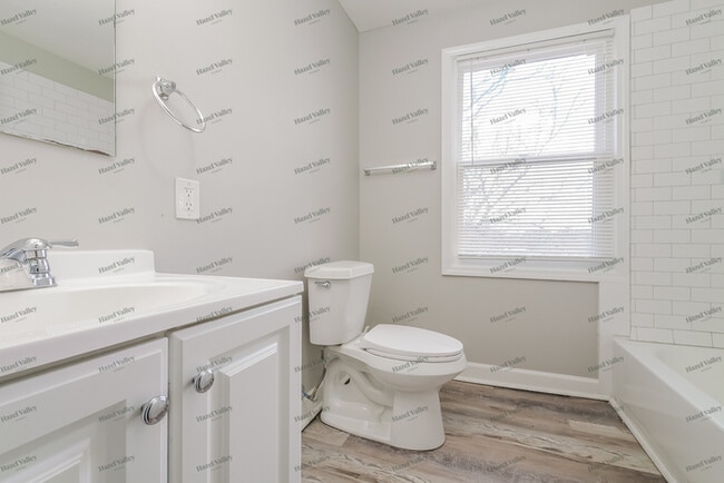 Building Photo - 3543 Flora Ave