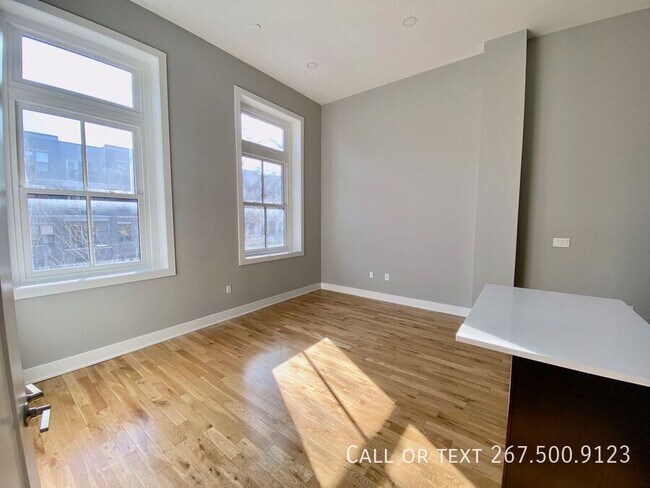 Building Photo - 1523 W Girard Ave