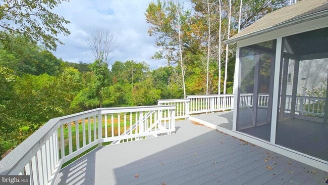 Building Photo - 10 Forest Brook Ct