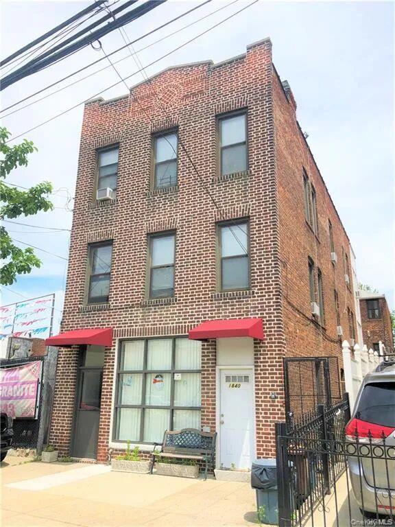 Building Photo - 1840 Bronxdale Ave