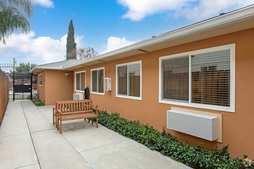 Building - Professionally Maintained 2BR Near Fresno St
