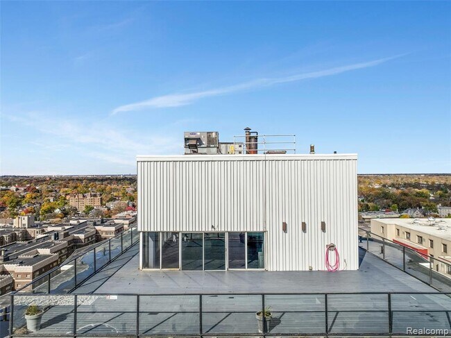 Building Photo - 8200 E Jefferson Ave