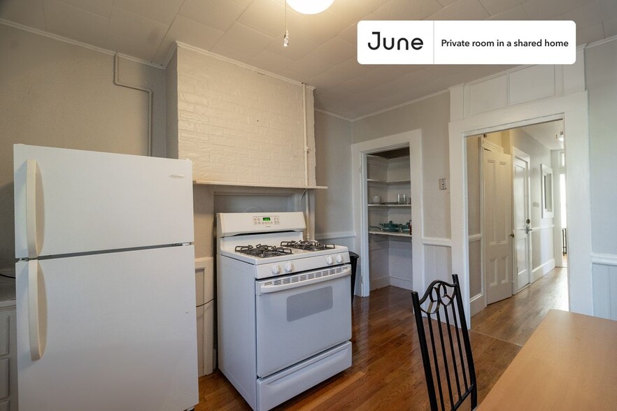Building Photo - Private bedroom in 4 bed/1 bath Home