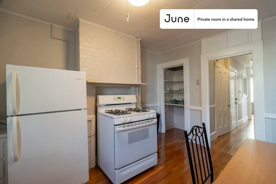 Building Photo - Room in Shared 4 bed/1 bath home