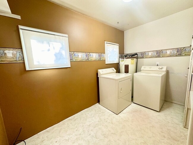 Building Photo - 2 Bedroom 1 Bathroom Home with Acreage in Town