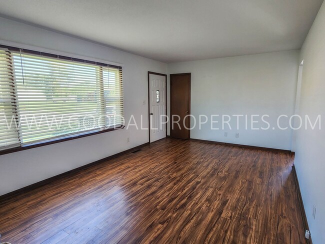 Building Photo - Ranch 3 bedroom home in Van Van Meter