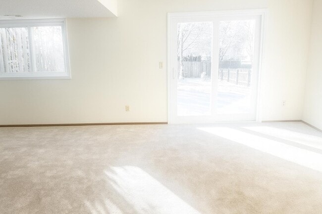 Building Photo - 9 Heights Rd NE