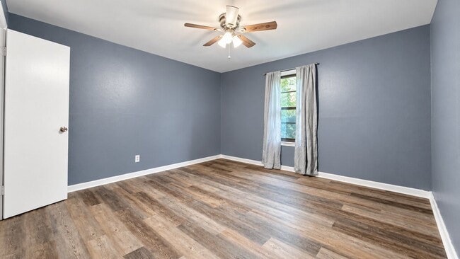 Building Photo - 564 Evergreen Terrace