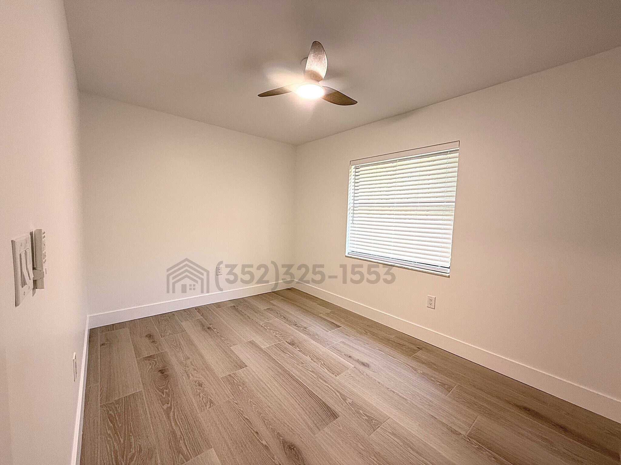 Building Photo - 3276 E Crown Dr
