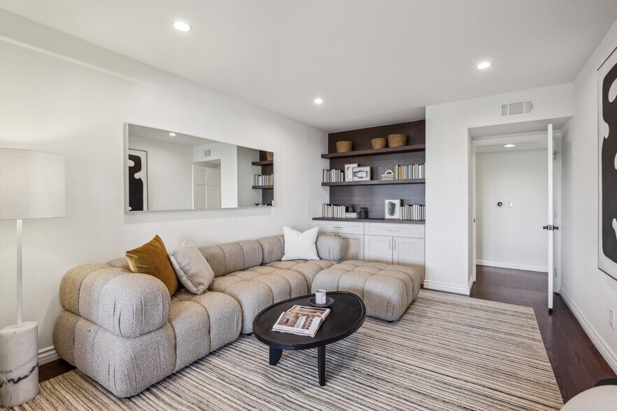 Building Photo - 2411 Mount Olympus Dr