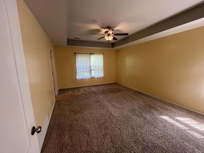 Building Photo - 3806 Snow Leopard Dr