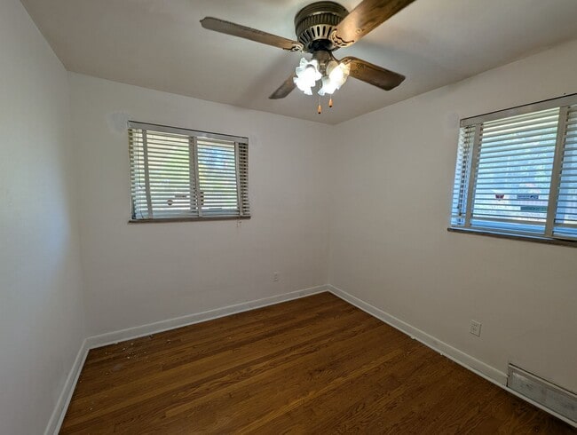 Building Photo - Kenwood Charmer - Section 8 Friendly
