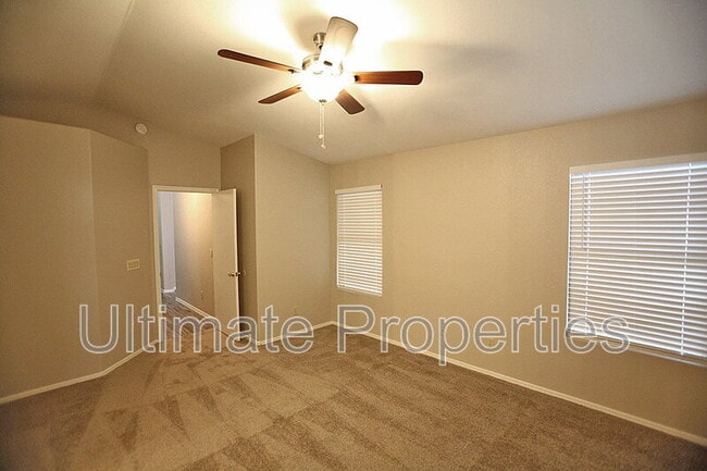 Building Photo - 7135 W Via De Luna Dr