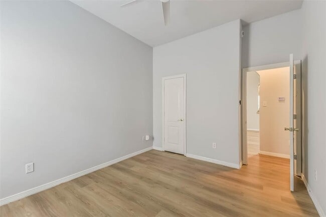 Building Photo - 2212 Highland Crossing Dr