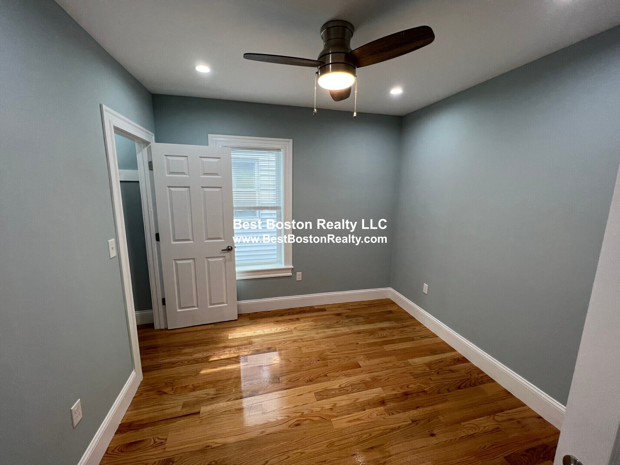 Building Photo - 15 Harold St