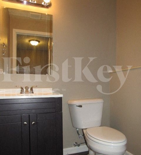 Building Photo - 5507 Armstrong Dr