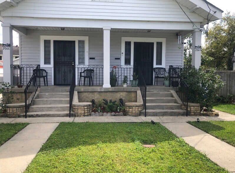 Primary Photo - 2566 Clover St